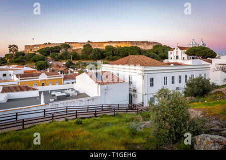 Castello di Castro Marim, Algarve, al tramonto Foto Stock