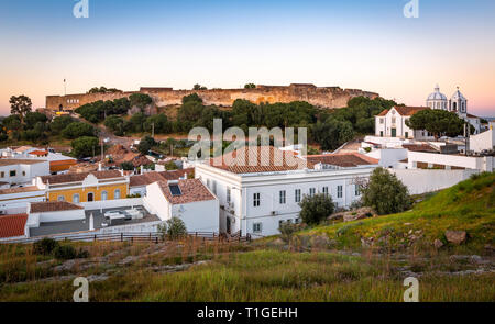 Castello di Castro Marim, Algarve, al tramonto Foto Stock