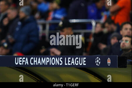KHARKIV, Ucraina - 23 ottobre 2018: la UEFA Champions League logo visto sulla scheda di decorazione a OSK Metalist stadium di Kharkiv durante UEFA Champi Foto Stock