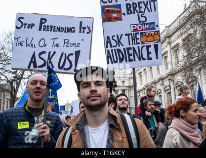 Un milione di persone hanno marciato attraverso Londra sui popoli votazione anti-Brexit protesta 23 Marzo 2019 Foto Stock