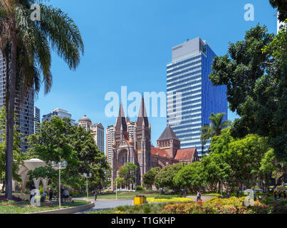 Cattedrale di Brisbane. La Cattedrale di San Giovanni, Piazza della Cattedrale, il quartiere centrale degli affari, Brisbane, Queensland, Australia Foto Stock