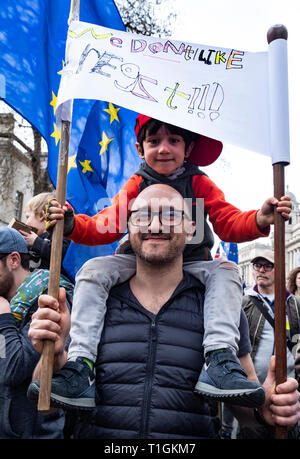 Un milione di persone hanno marciato attraverso Londra sui popoli votazione anti-Brexit protesta 23 Marzo 2019 Foto Stock