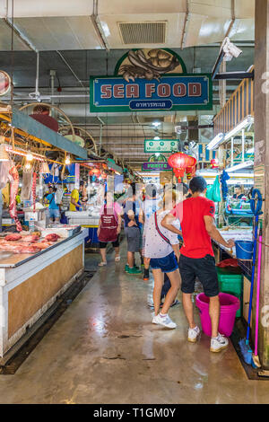 Il Banzaan locale mercato alimentare a Patong Tailandia Foto Stock