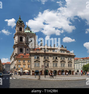 Praga: Malostranske namesti e la chiesa di San Nicola Foto Stock