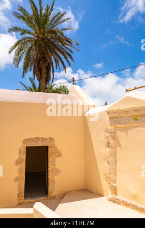 Creta, Grecia - 2 Maggio 2015: Interno del monastero Chrisoskalitissa o Panagia Chryssoskalitissa situato sulla costa sud ovest di Creta, Grecia. Foto Stock