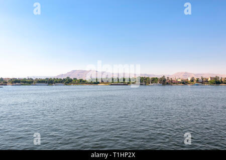 Riva occidentale del Nilo a sud di Luxor, Egitto Foto Stock