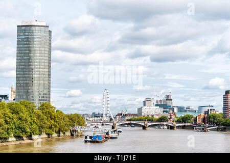 London, Regno Unito - 14 Settembre 2018: Cityscape di Westminster Tamigi skyline di Lambeth Bridge architecture durante il giorno Foto Stock