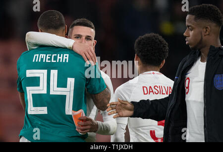 Bournemouth, Regno Unito. 26 Mar, 2019. Club di squadra Phil Foden (Manchester City) di Inghilterra U21 & Lukas Nmecha (Preston North End (in prestito dal Manchester City) di Germania U21 durante la International amichevole tra Inghilterra U21 e Germania U21 a Goldsands Stadium, Bournemouth, Inghilterra il 26 marzo 2019. Foto di Andy Rowland. Credito: Andrew Rowland/Alamy Live News Foto Stock