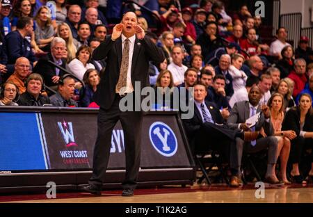 Stanford, CA, Stati Uniti d'America. 25 Mar, 2019. A. BYU head coach Jeff Judkins durante il NCAA femminile Campionato di basket secondo turno tra la BYU Cougars e Stanford Cardinale 63-72 persa in acero Pavilion Stanford, CA. Thurman James /CSM/Alamy Live News Foto Stock