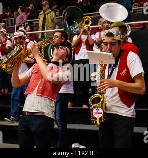 Stanford, CA, Stati Uniti d'America. 25 Mar, 2019. A. Stanford Cardinale band durante il NCAA femminile Campionato di basket secondo turno tra la BYU Cougars e Stanford cardinale, Stanford è andato a vincere 72-63 al padiglione di aceri di Stanford, CA. Thurman James /CSM/Alamy Live News Foto Stock