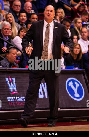 Stanford, CA, Stati Uniti d'America. 25 Mar, 2019. A. BYU head coach Jeff Judkins durante il NCAA femminile Campionato di basket secondo turno tra la BYU Cougars e Stanford Cardinale 63-72 persa in acero Pavilion Stanford, CA. Thurman James /CSM/Alamy Live News Foto Stock