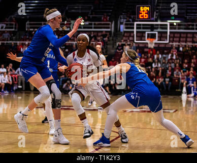 Stanford, CA, Stati Uniti d'America. 25 Mar, 2019. A. Stanford guard Kiana Williams (23) rigidi per il cestello durante il NCAA femminile Campionato di basket secondo turno tra la BYU Cougars e Stanford Cardinale 72-63 vincere al padiglione di aceri di Stanford, CA. Thurman James /CSM/Alamy Live News Foto Stock