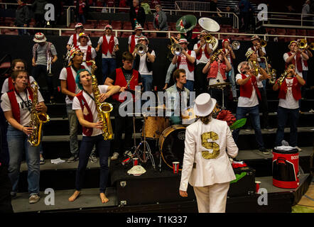 Stanford, CA, Stati Uniti d'America. 25 Mar, 2019. A. Stanford Cardinale band durante il NCAA femminile Campionato di basket secondo turno tra la BYU Cougars e Stanford cardinale. Stanford è andato a vincere 72-63 al padiglione di aceri di Stanford, CA. Thurman James /CSM/Alamy Live News Foto Stock