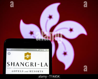 L'Ucraina. 27 Mar, 2019. In questa foto illustrazione un Shangri-La Hotels and Resorts visto il logo visualizzato su un telefono intelligente. Credito: Igor Golovniov SOPA/images/ZUMA filo/Alamy Live News Foto Stock