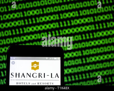 L'Ucraina. 27 Mar, 2019. In questa foto illustrazione un Shangri-La Hotels and Resorts visto il logo visualizzato su un telefono intelligente. Credito: Igor Golovniov SOPA/images/ZUMA filo/Alamy Live News Foto Stock