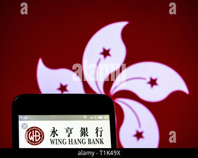 L'Ucraina. 27 Mar, 2019. In questa foto illustrazione un OCBC Wing Hang Bank logo che si vede visualizzato su un telefono intelligente. Credito: Igor Golovniov SOPA/images/ZUMA filo/Alamy Live News Foto Stock