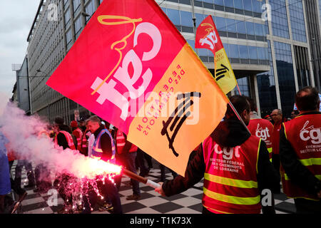 Bruxelles, Belgio. Il 27 marzo 2019. I rappresentanti europei dei trasporti i sindacati protestano contro il dumping sociale. I sindacati chiedono per una maggiore uguaglianza e i diritti sociali dei lavoratori nel settore dei trasporti nell'Unione europea (UE). Alexandros Michailidis/Alamy Live News Foto Stock