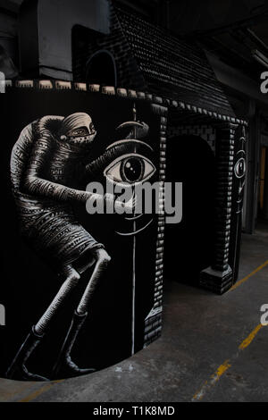 Sheffield, Regno Unito - 27 Marzo 2019: Mausoleo dei giganti presentano da flemma al testimone oculare funziona Foto Stock