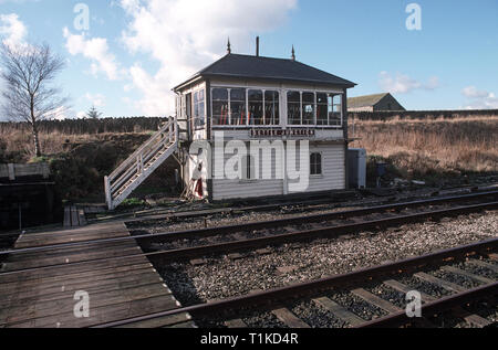 Settle segnale junction box a stabilirsi a Carlisle linea ferroviaria, nell'Inghilterra del Nord Foto Stock