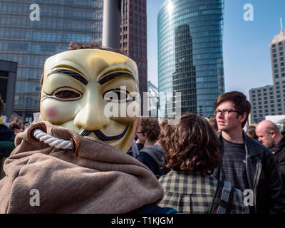 Berlino, Germania - 23 Marzo 2019: dimostrazione contro Internet UE riforma copyright / articolo 11 e articolo 13 a Berlino Germania