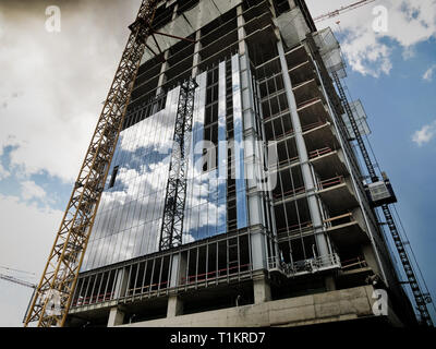 Edificio in costruzione colpo dal basso angolo di visione Foto Stock