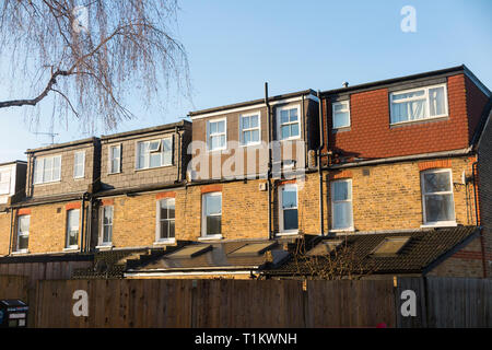 Dormer estensione del tetto aggiunte dormer / / / dormas dorma estensioni di tetti a terrazza Casa / Case a schiera a Twickenham. Regno Unito (106) Foto Stock