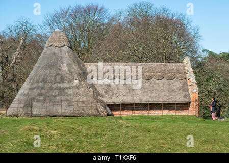 La cinquecentesca casa di ghiaccio utilizzato per immagazzinare ghiaccio importati prima dell'invenzione della refrigerazione Holkham Hall NORFOLK REGNO UNITO Foto Stock