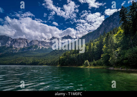 Eibsee Garmisch-Partenkirchen - Vista Lago Bei, Baviera, Germania Foto Stock