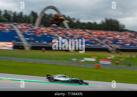 Spielberg/Austria - 06/29/2018 - #44 Lewis Hamilton (GBR) nella sua Mercedes W09 nel corso del PQ1 davanti al 2018 Austrian Grand Prix al Red Bull Ring Foto Stock