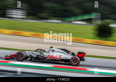 Spielberg/Austria - 06/29/2018 - #20 Kevin Magnussen (DEN) nella sua HAAS RVF-18 nel corso del PQ1 davanti al 2018 Austrian Grand Prix al Red Bull Ring Foto Stock