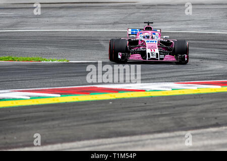Spielberg/Austria - 06/29/2018 - #11 Sergio Perez (MEX) nella sua Force India VJM11 nel corso del PQ1 davanti al 2018 Austrian Grand Prix al Red Bull Ring Foto Stock