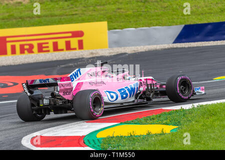 Spielberg/Austria - 06/29/2018 - #11 Sergio Perez (MEX) nella sua Force India VJM11 nel corso del PQ1 davanti al 2018 Austrian Grand Prix al Red Bull Ring Foto Stock