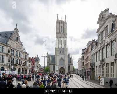 GHENT, Belgio - 16 Aprile 2017: facciata ovest della cattedrale di San Bavone è una cattedrale gotica a Gand, Belgio Foto Stock