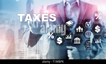 Concetto di imposte pagate dai singoli individui e aziende come IVA, imposta sul reddito e sulla sostanza. Pagamento delle imposte. Imposte statali. Calcolo dei redditi Foto Stock