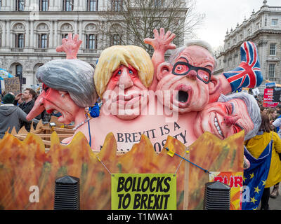 La mostruosità Brexit galleggiante da Jacques Tilly sul voto popolare marzo, 23 marzo 2019, Whitehall, London, Regno Unito Foto Stock