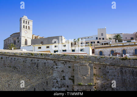 Ibiza città di Eivissa con la cattedrale e la città vecchia, nelle Isole Baleari Foto Stock