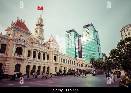 La città di Ho Chi Minh, Vietnam - Novembre 23, 2018: Saigon City Hall, Centro Vincom torri. Saigon nel centro cittadino con i suoi monumenti più famosi. Foto Stock