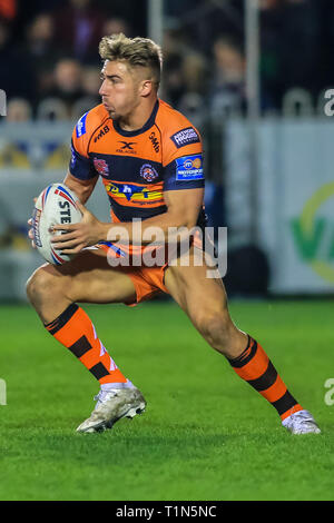 Xxii Marzo 2019 , Mend-a-tubo Jungle, Inghilterra; Betfred Super League, Round 7, Castleford Tigers vs St Helens ; Greg Minikin di Castleford Tigers con la sfera Credito: Craig Milner/news immagini Foto Stock