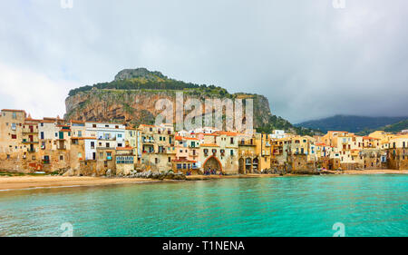 Panorama della città di Cefalu in Sicilia, Italia Foto Stock