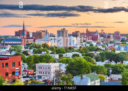 Portland, Maine, Stati Uniti d'America downtown skyline della citta' al tramonto. Foto Stock