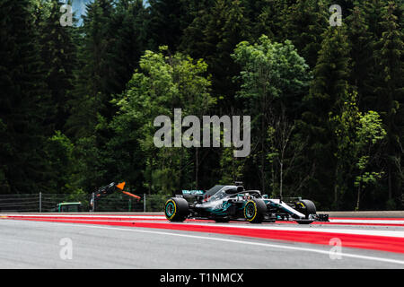 Spielberg/Austria - 06/29/2018 - #44 Lewis Hamilton (GBR) nella sua Mercedes W09 nel corso del PQ2 al Red Bull Ring in anticipo del 2018 Austrian Grand Prix Foto Stock