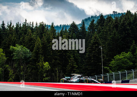 Spielberg/Austria - 06/29/2018 - #44 Lewis Hamilton (GBR) nella sua Mercedes W09 nel corso del PQ2 al Red Bull Ring in anticipo del 2018 Austrian Grand Prix Foto Stock