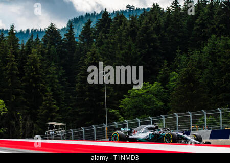 Spielberg/Austria - 06/29/2018 - #44 Lewis Hamilton (GBR) nella sua Mercedes W09 nel corso del PQ2 al Red Bull Ring in anticipo del 2018 Austrian Grand Prix Foto Stock