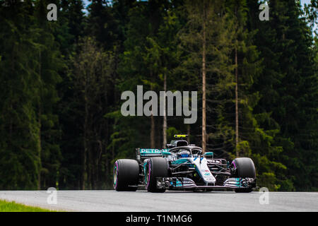 Spielberg/Austria - 06/29/2018 - #77 Valtteri Bottas (FIN) nella sua Mercedes W09 nel corso del PQ2 al Red Bull Ring in anticipo del 2018 Austrian Grand Prix Foto Stock