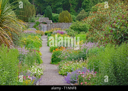 Il giardino murato presso l'hotel di lusso a 5 stelle Glenapp Castle hotel vicino Ballantrae, South Ayrshire, in Scozia, UK. Foto Stock