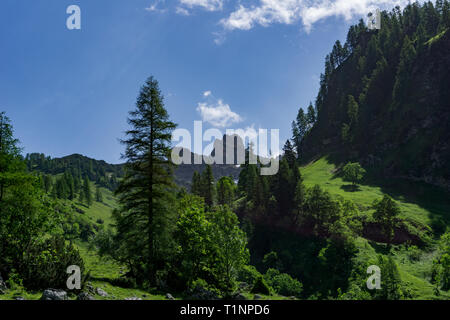 Bellissimo scenario alpino sulle montagne in Austria Foto Stock