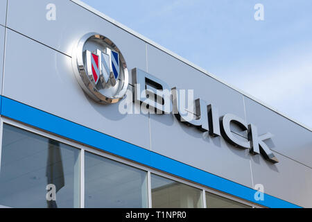 STILLWATER, MN/STATI UNITI D'America - 24 Marzo 2019: Buick Automobile concessionaria e logo del marchio. Foto Stock