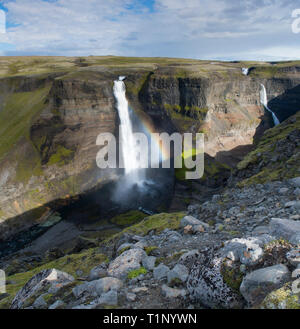 Famosa cascata Haifoss nel sud dell'Islanda. treking in Islanda. Viaggi e fotografia di paesaggi concept Foto Stock
