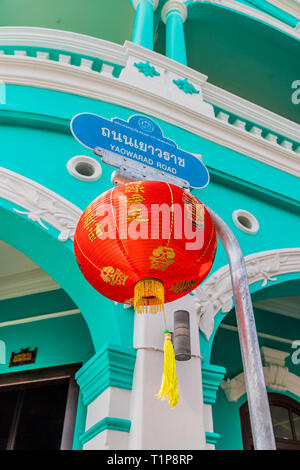 Una tipica scena nella città di Phuket in Thailandia Foto Stock