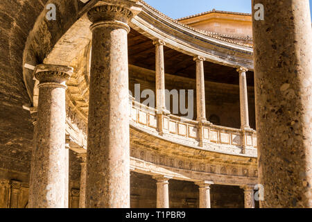 Uno dei numerosi palazzi reali nell'Alhambra Royal Palace e Fort complesso, Granada, Spagna. Foto Stock